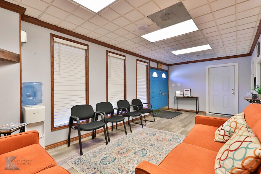 More Photos Of 318 Cedar St, Abilene Storefront Retail Office For Sale