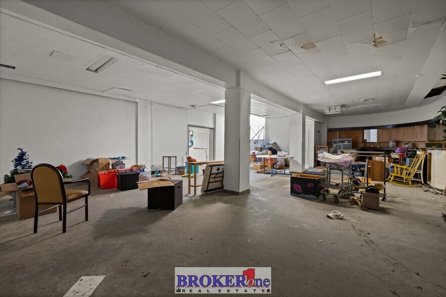 More Photos Of 225 N Wolcott St, Casper Flex For Sale