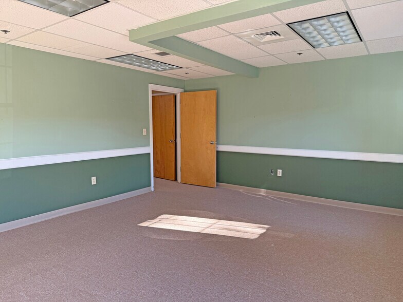 More Photos Of 1 Merrill Industrial Dr, Hampton Office For Sale