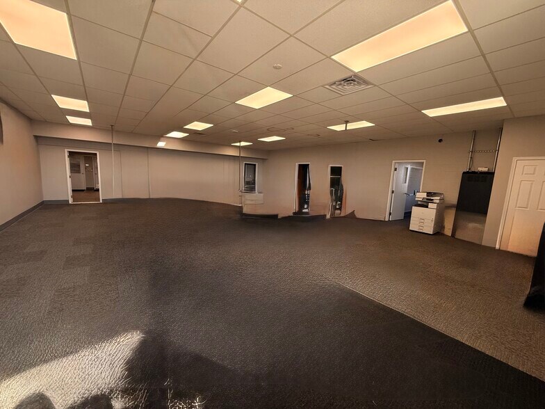 More Photos Of 1709 E Hwy 20, Lawton Warehouse For Lease