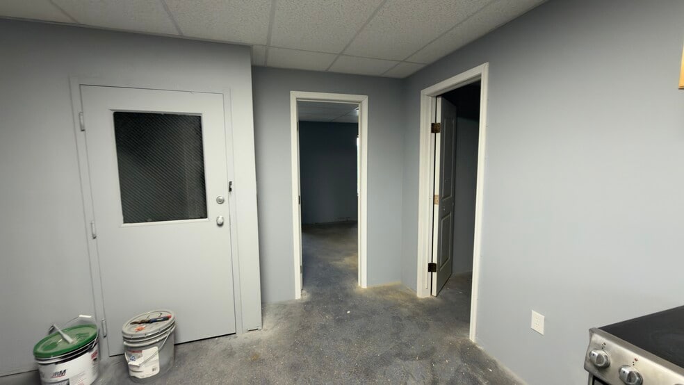 More Photos Of 2800 Delano St, Pensacola Warehouse For Lease