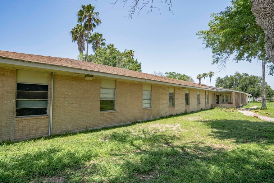 More Photos Of 1214 S Bridge Ave, Weslaco Schools For Sale
