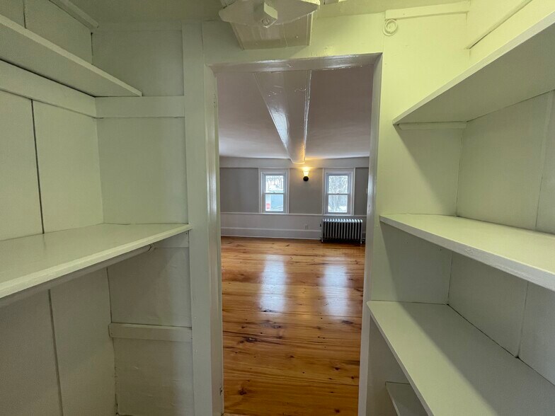 More Photos Of 3 Portsmouth Ave, Exeter General Retail For Lease