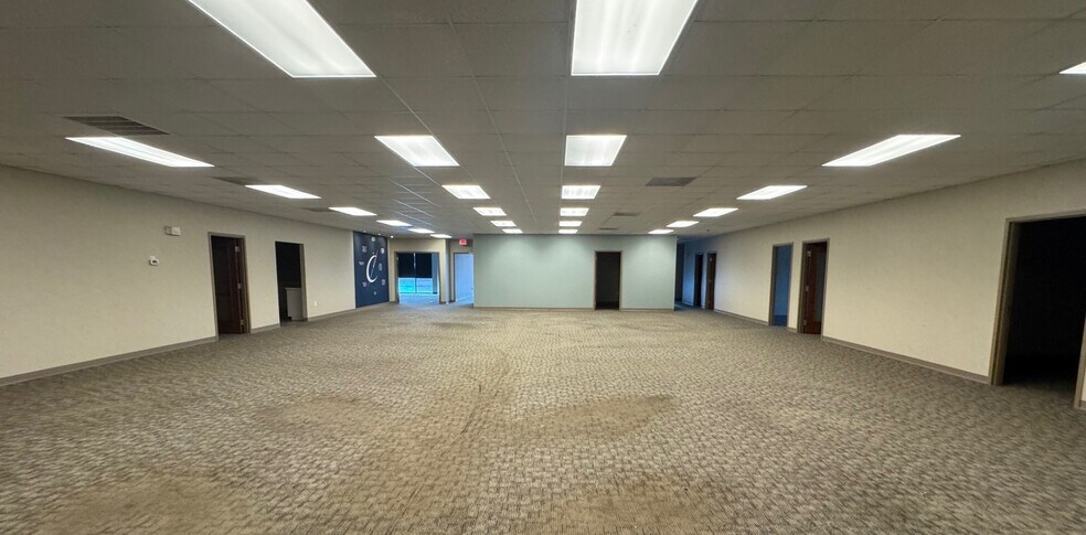 More Photos Of 5601 Market St, Wilmington Office For Sale