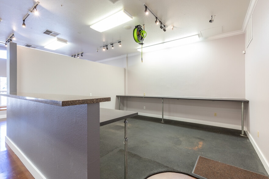 More Photos Of 220 Windsor River Rd, Windsor Apartments For Sale