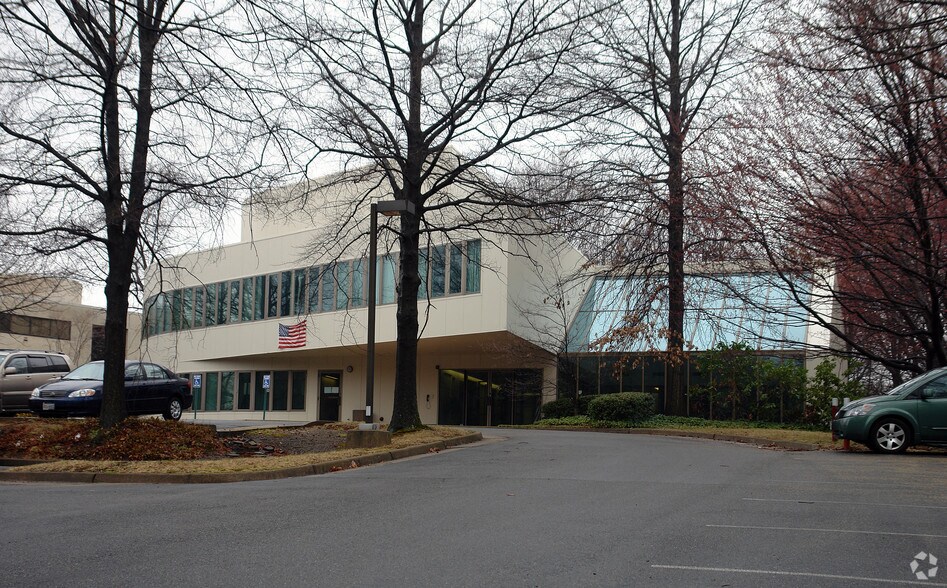 More Photos Of 1910 Association Dr, Reston Office For Lease
