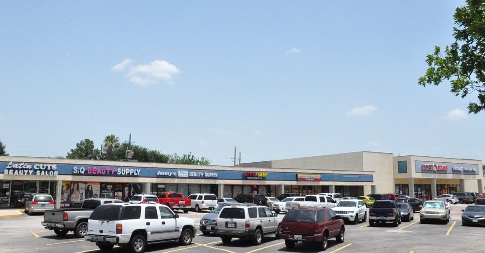 More Photos Of 13030-13190 Veterans Memorial Dr, Houston Unknown For Lease