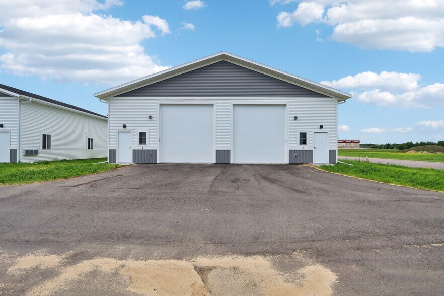 More Photos Of , Reedsburg Flex For Sale