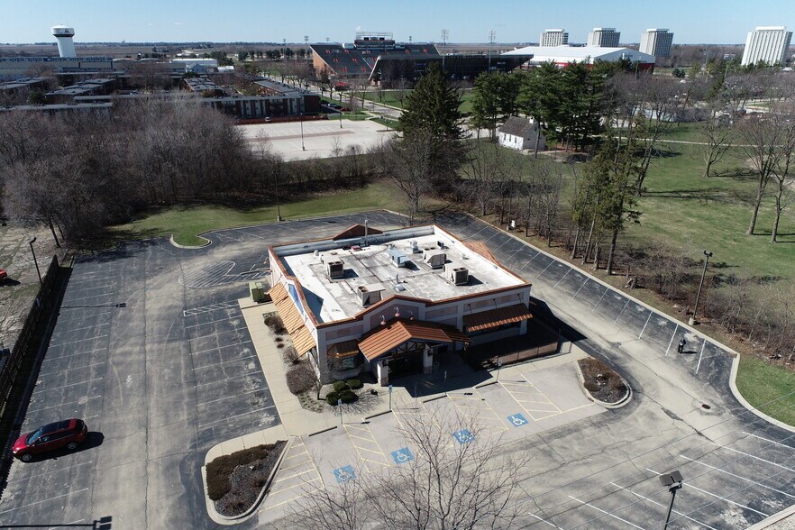 More Photos Of 131 N Annie Glidden Rd, Dekalb Restaurant For Sale