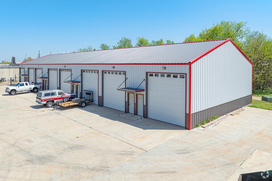 More Photos Of 308 W State Highway 152, Mustang Light Distribution For Sale