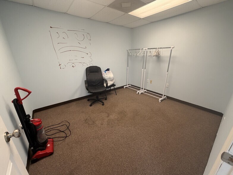 More Photos Of 200 Varnfield Dr, Summerville Warehouse For Lease