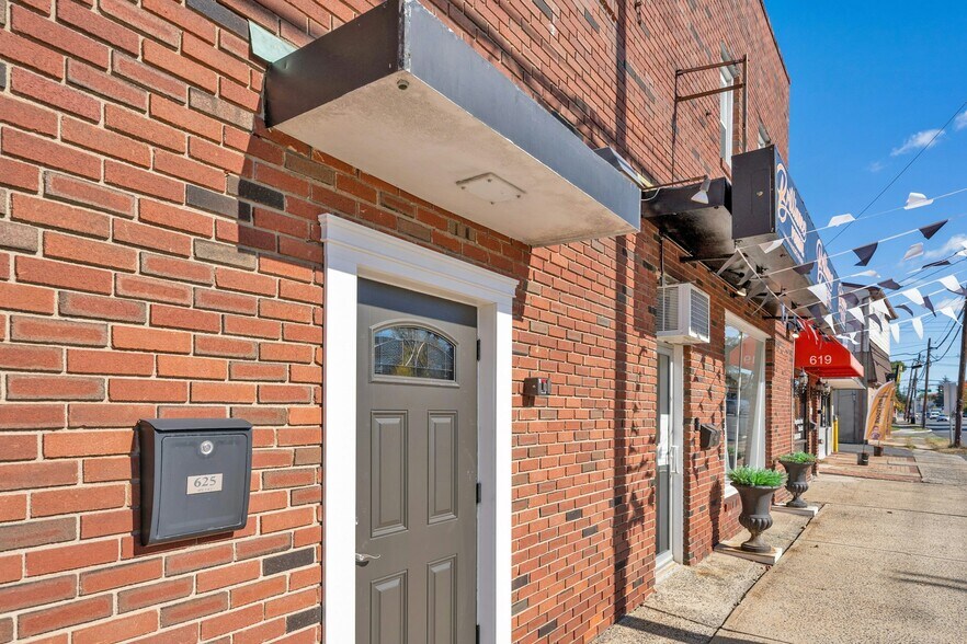 More Photos Of 625 Bound Brook Rd, Middlesex Freestanding For Sale