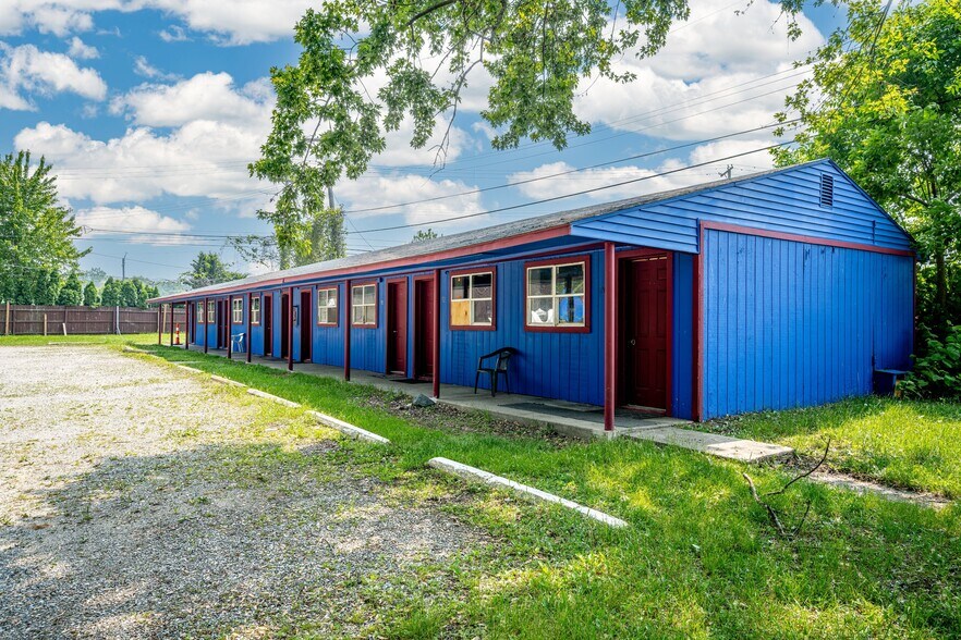 More Photos Of 8230 Highland Rd, White Lake Hotel For Sale