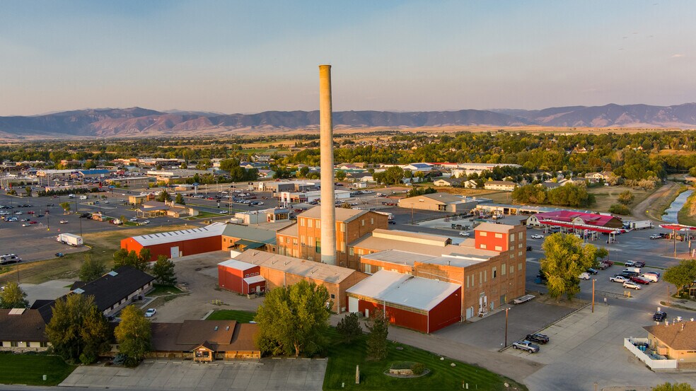 More Photos Of 1457 Coffeen, Sheridan Warehouse For Sale