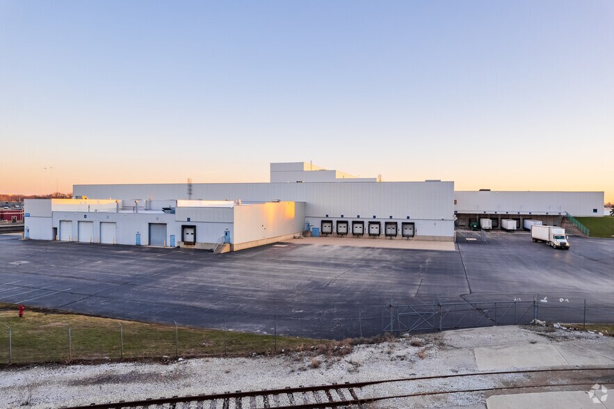 More Photos Of 4101 W Burnham St, West Milwaukee Manufacturing For Sale