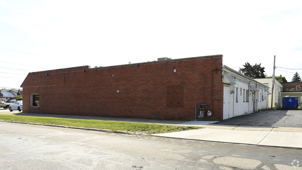 More Photos Of 5705-5711 Mayfield Rd, Cleveland Freestanding For Lease