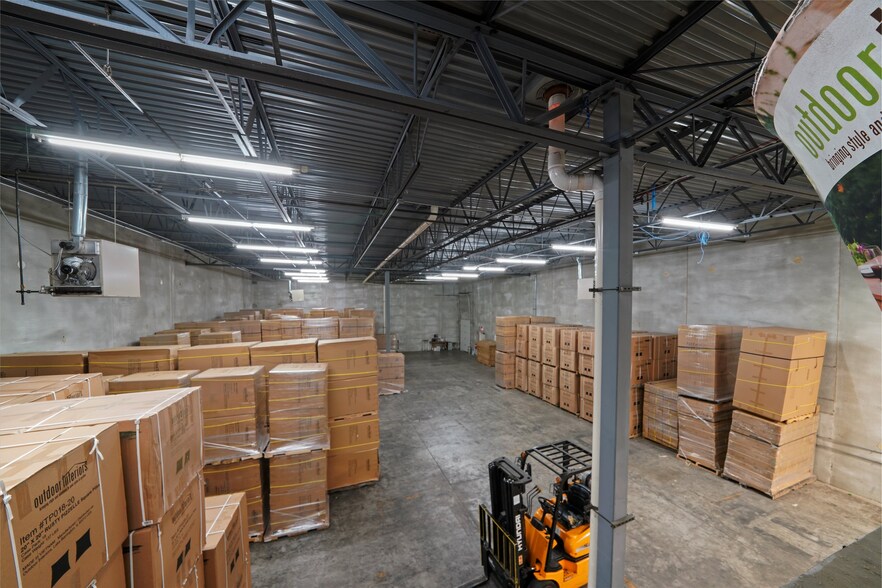 More Photos Of 26735 W Commerce Dr, Volo Warehouse For Sale