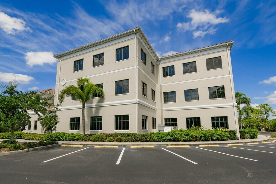 More Photos Of 5920 Pan American Blvd, North Port Medical For Lease