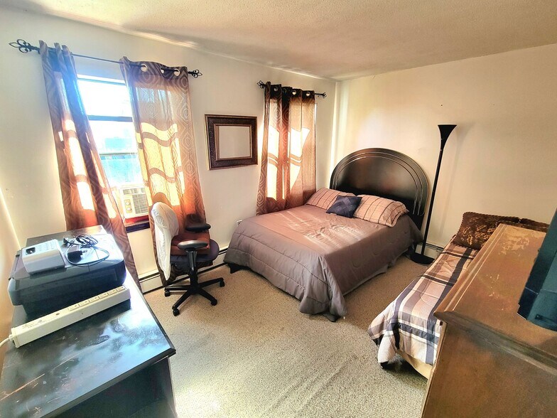 More Photos Of 270-276 Bellevue St, Hartford Apartments For Sale