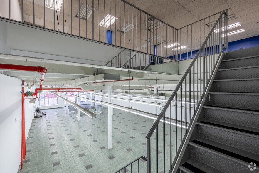 More Photos Of 512 W 181st St, New York Office For Sale