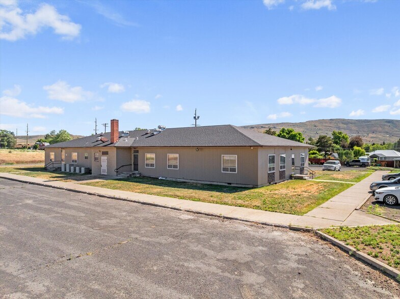 More Photos Of 1050 S Bridge St, Baker City Office For Sale