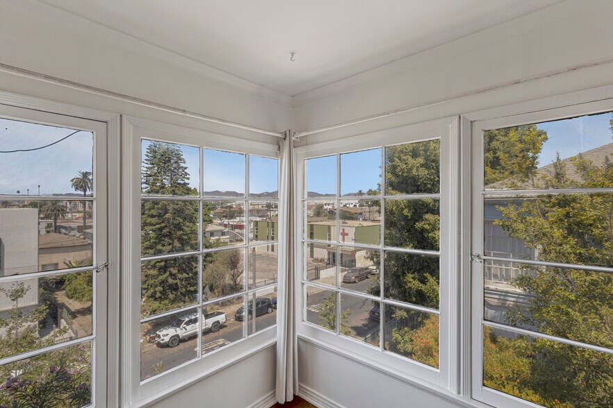 More Photos Of 120 S Coronado St, Los Angeles Apartments For Sale
