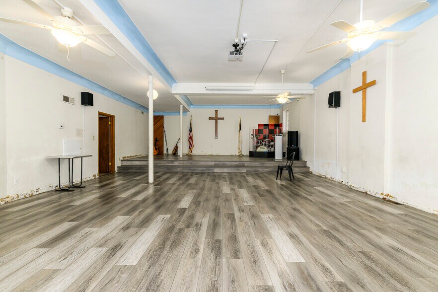 More Photos Of 4019 S Grand Blvd, Saint Louis Flex For Sale