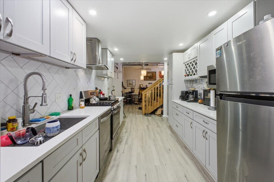 More Photos Of 2664 Shenandoah Ave, Charlotte General Retail For Sale