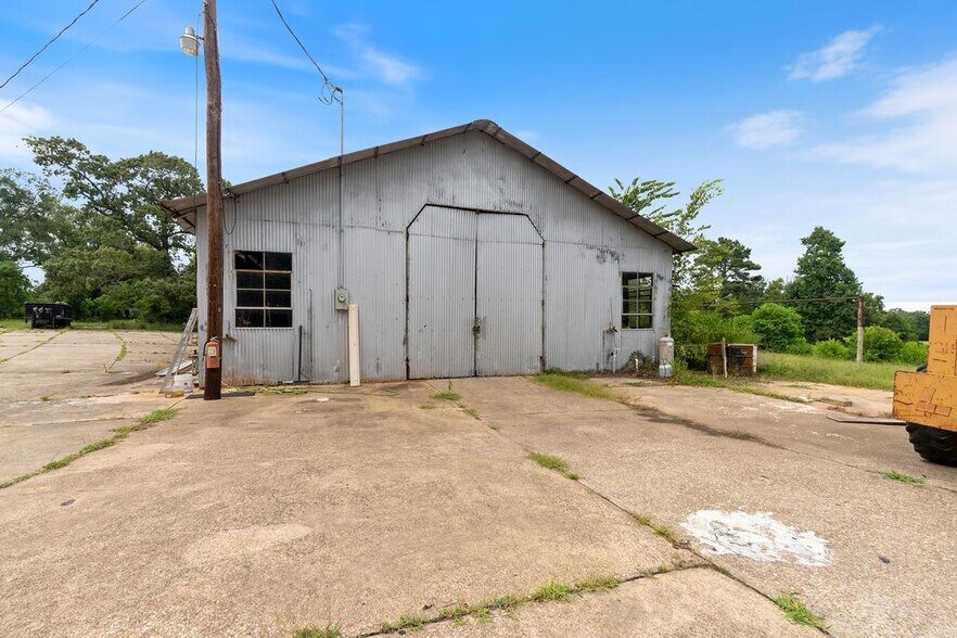 More Photos Of 2524 US Highway 96 N, Center Warehouse For Sale