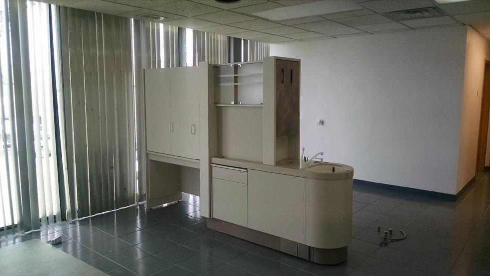 More Photos Of 2715 N Central Ave, Chicago Medical For Sale