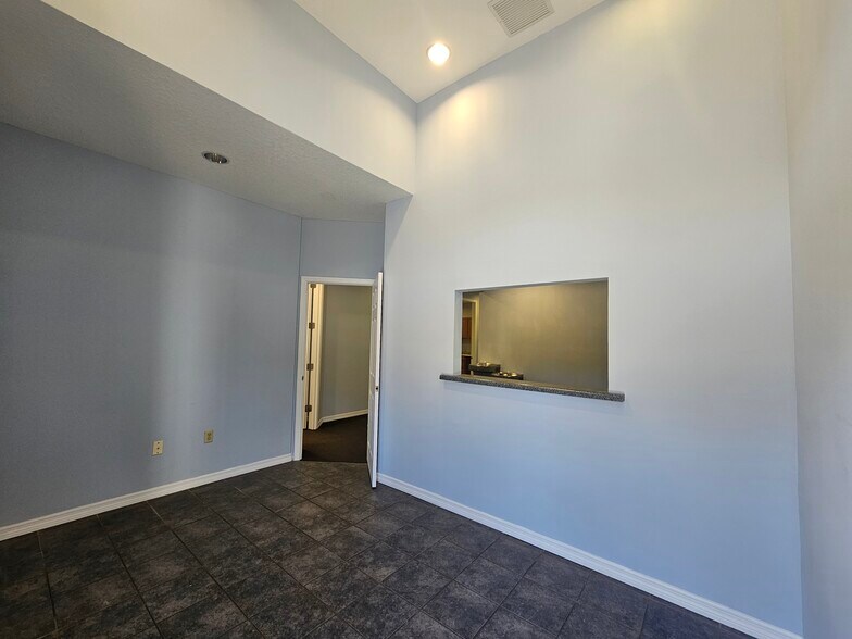 More Photos Of 13047 W Linebaugh Ave, Tampa Medical For Lease
