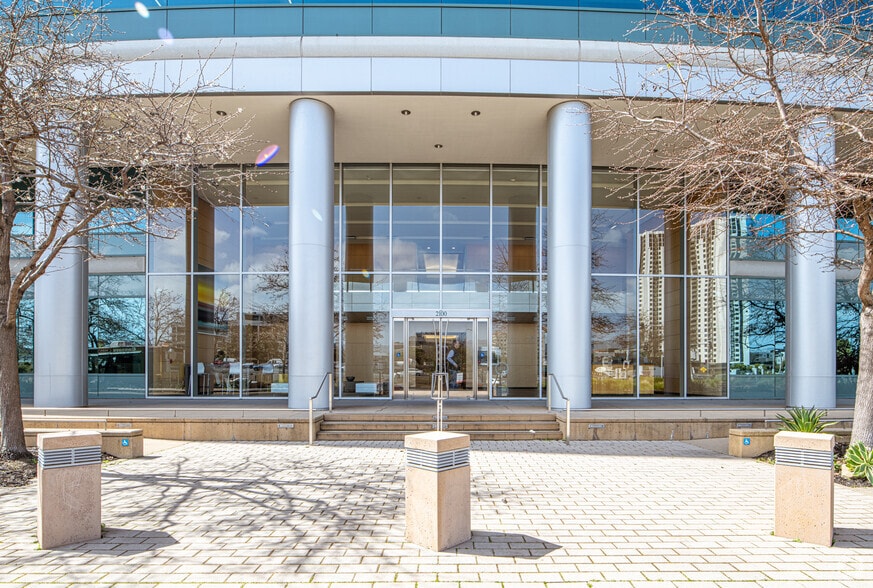 More Photos Of 2100 Powell St, Emeryville Office For Lease