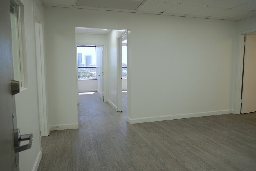 More Photos Of 1250 E Hallandale Beach Blvd, Hallandale Beach Office For Lease