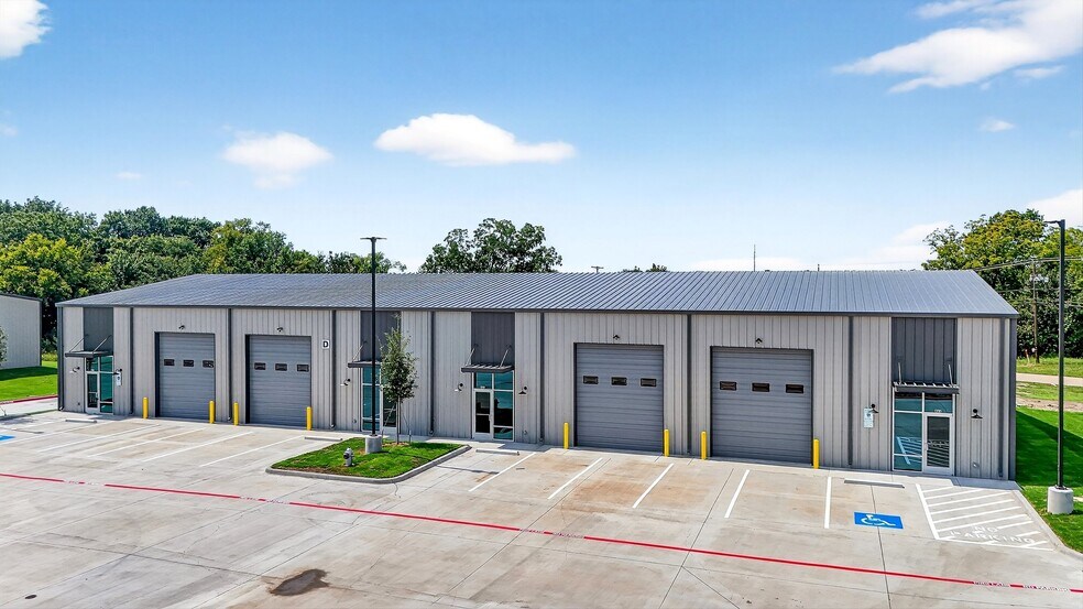 More Photos Of 304 Progress Dr, Sherman Warehouse For Sale