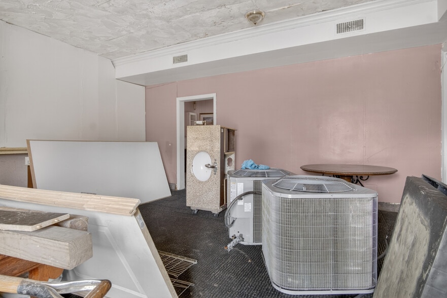 More Photos Of 1010-1012 S Garnett St, Henderson Apartments For Sale