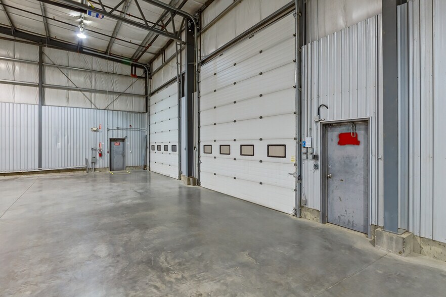 More Photos Of 4309 8th Ave, Lethbridge Warehouse For Lease