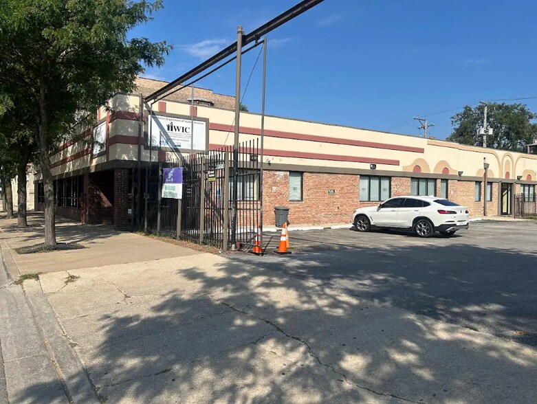 Primary Photo Of 416 E 43rd St, Chicago Convenience Store For Lease