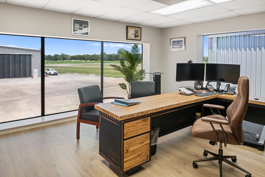 More Photos Of 18000 Groschke Rd, Houston Airplane Hangar For Lease