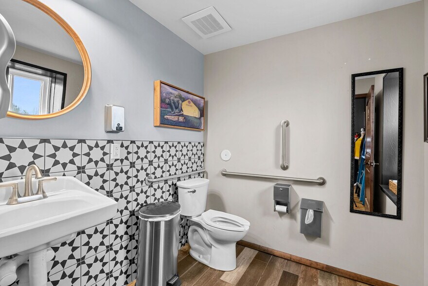 More Photos Of 5595 Walnut St, Augusta Storefront For Sale