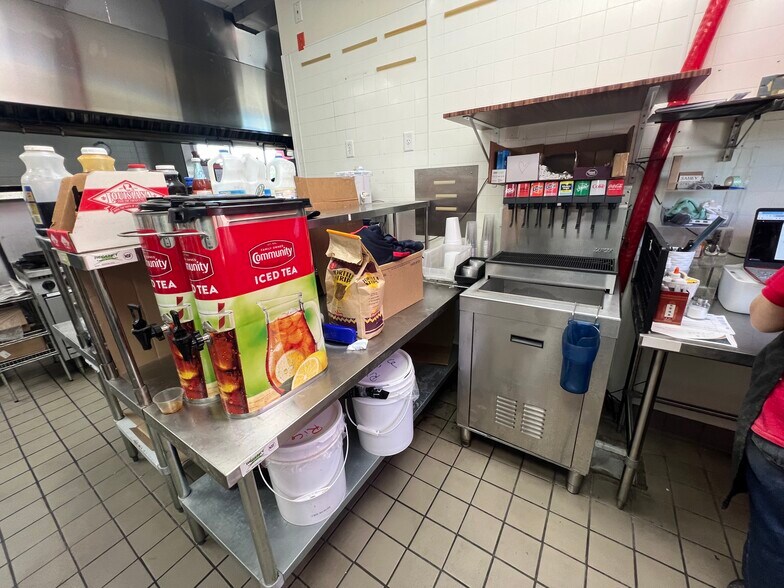 More Photos Of 7205 S Broadway Ave, Tyler Fast Food For Lease