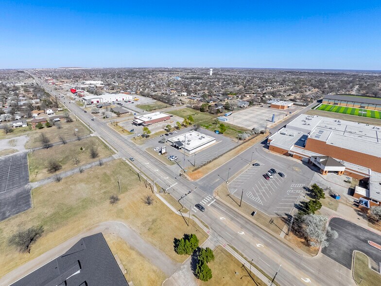 More Photos Of 400 N Eastern Ave, Moore Medical For Sale