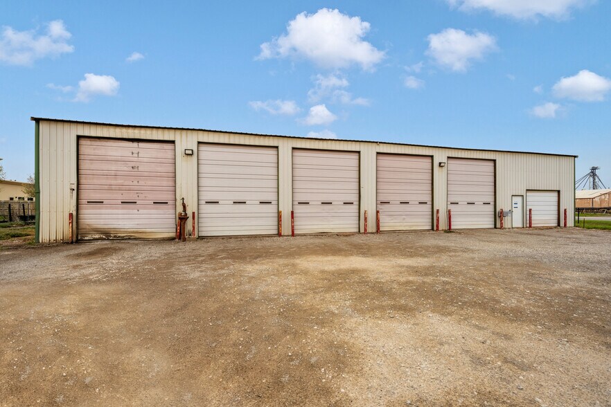 More Photos Of 403 Linwood Plz, Lindsay Warehouse For Sale