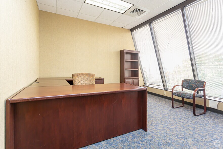 More Photos Of 5757 Corporate Blvd, Baton Rouge Office For Lease