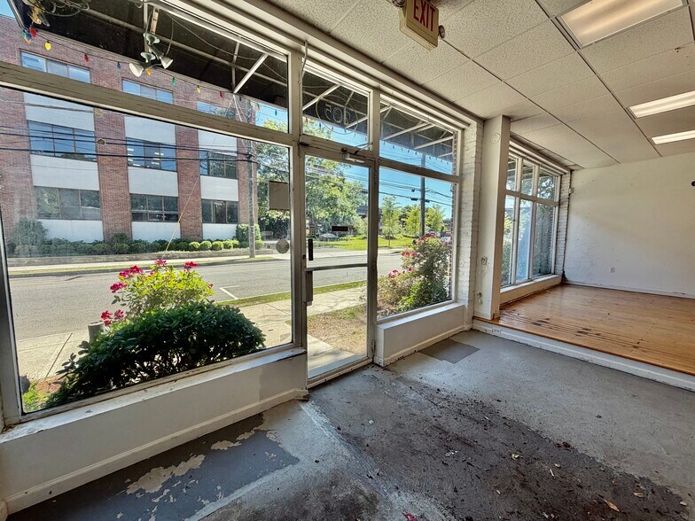 More Photos Of 205 Railroad Ave, Greenwich Freestanding For Lease