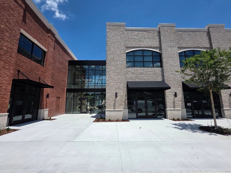 More Photos Of 425 S Woodland Blvd, Deland Office For Lease