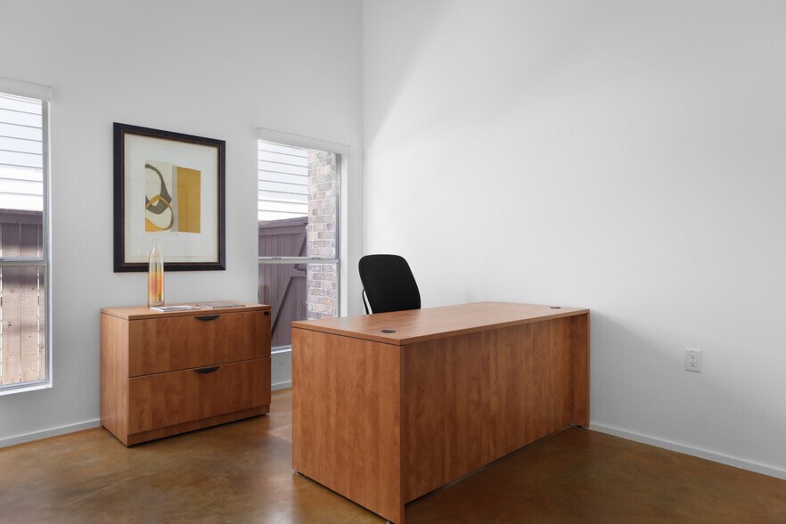 More Photos Of 900 W North Loop Blvd, Austin Loft Creative Space For Sale