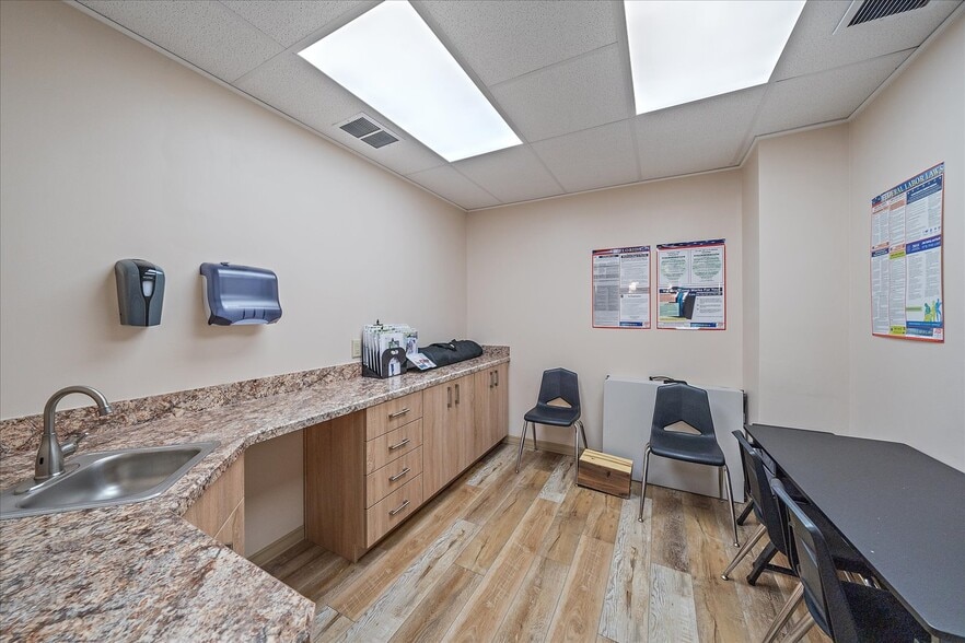 More Photos Of 1872 Tamiami Trl S, Venice Office For Sale