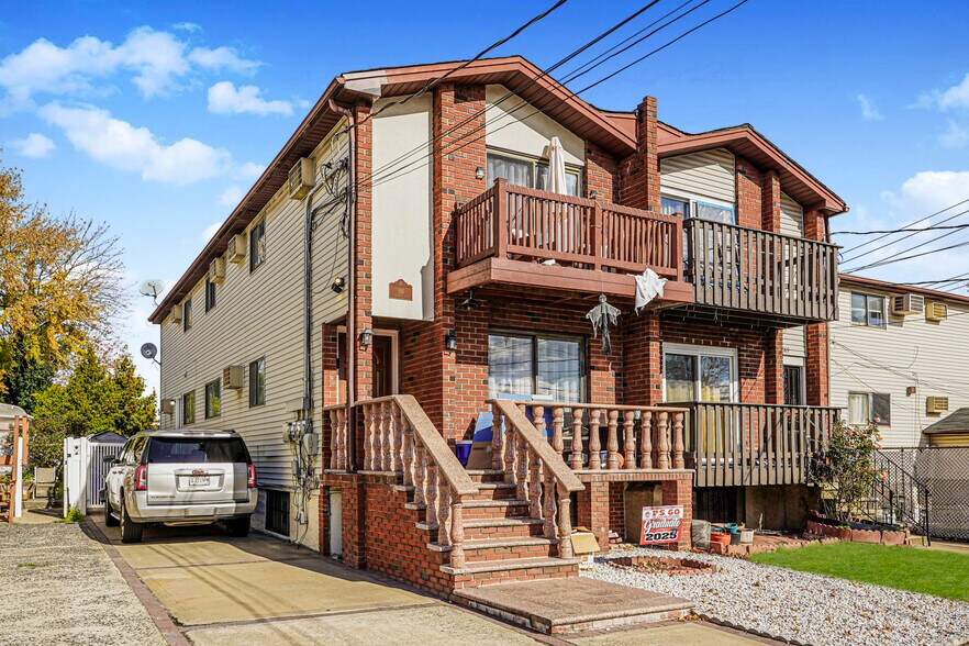 More Photos Of 191 Lamberts Ln, Staten Island Apartments For Sale
