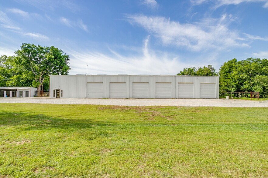 More Photos Of 1600 FM 3433, Newark Warehouse For Sale