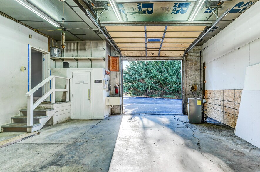 More Photos Of 1482 Seven Valleys Rd, York Flex For Sale